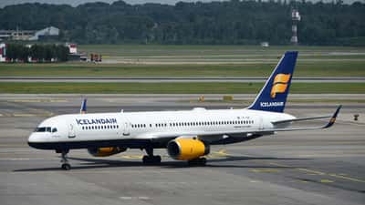 Icelandair Boeing 757 TF-ISR á flugvelli
