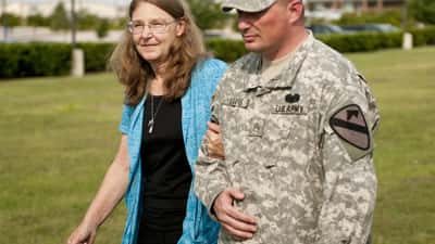 Sopravvissuti alla strage di Fort Hood al groundbreaking del memoriale, luglio 2014