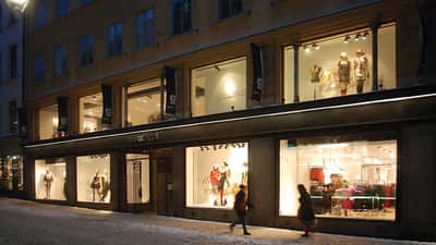 Gina Tricot butik fasad med logotyp i Sverige