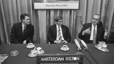 Bobby Fischer við FIDE-samningaviðræður í Amsterdam, skákkappinn er í miðlæg stöðu