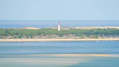 Cap Ferret halvøy med fyr og utsikt over Arcachon-bassenget mot Atlanterhavet