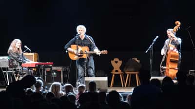 Glen Hansard esiintyy live-konsertissa 2018