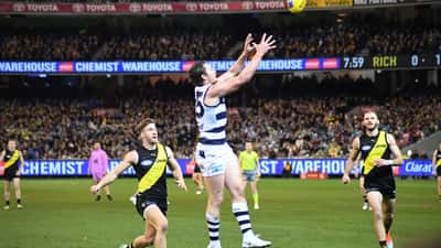 Patrick Dangerfield marking the ball during an AFL match