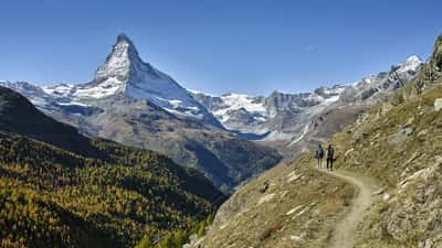 Le Cervin (Matterhorn) vu depuis Zermatt dans le canton du Valais, symbole des risques juridiques et financiers des secours en montagne en Suisse