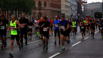 Løbere ved Copenhagen Half Marathon i gaderne i København