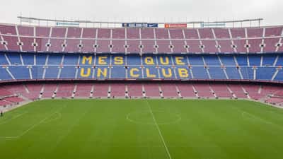 FC Barcelonan Camp Nou -stadionin sisätila – jalkapallourheilun ja varainhoidon leikkauspiste