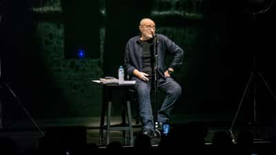 Phil Collins auf der Bühne der Royal Albert Hall, Londoner Konzert 2017