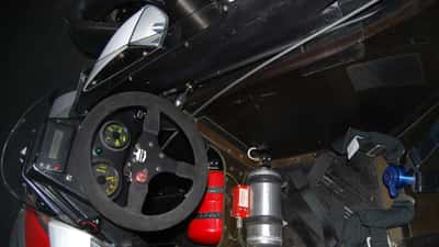 Cockpit d'une voiture de Formule 1 illustrant les contraintes physiques des pilotes en 2026