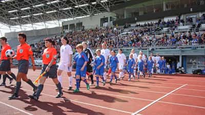 Íslenska kvennaliðið í æfingu á Laugardalsvelli