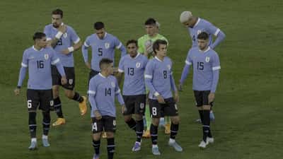 Ronald Araújo i Uruguays landslagsdräkt under en fotbollsmatch