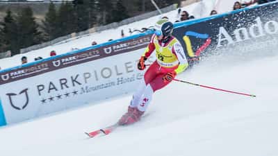 Manuel Feller bei einem Slalom-Riesentorlauf in Grandvalira 2023