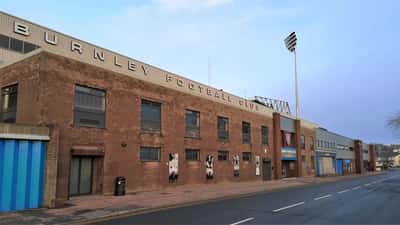 Turf Moor stadion in Burnley vanuit het oosten, Harry Potts Way