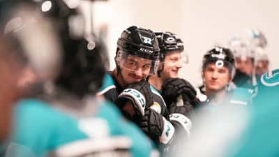 Ishockeyspelare på isen under AHL All-Star-tävling 2024
