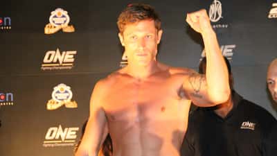 UFC 328: Khamzat Chimaev tabte 20 kilo inden kampen, og læger advarer mod farlige vægttabsrisici