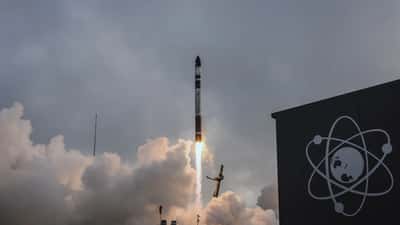 Cohete Electron de Rocket Lab despegando desde el complejo de lanzamiento NASA Kennedy en 2024