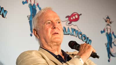 John Cleese på turné i Sverige vid 86: vad hans energi lär oss om att åldras med mental skärpa