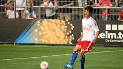 Christian Nørgaard wearing Hamburg SV kit during a professional football match