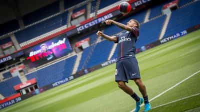 Neymar Jr bei der Pressekonferenz zur PSG-Verpflichtung 2017