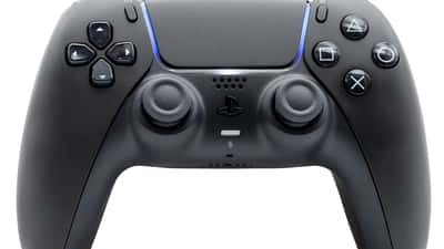 PlayStation 5 DualSense-controller i Midnight Black, klargjort til Guild Wars 3