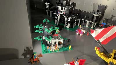 LEGO Burg-Sets als Sammlerobjekte ausgestellt, Investitionswert von LEGO