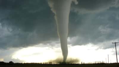 Tornade F5 à Élie, Manitoba — une tornade destructrice touche le sol dans les Prairies canadiennes