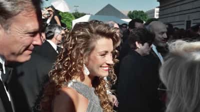 Jane Seymour, actriz, sonriendo en un evento público, imagen de referencia de longevidad y bienestar