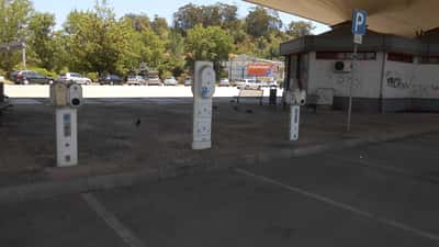 Posto de carregamento para carros elétricos na Avenida Fernão de Magalhães, Portugal
