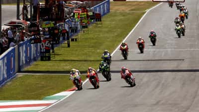 Piloti MotoGP in azione all'Autodromo del Mugello durante il Gran Premio d'Italia 2026