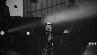 Max Pezzali in concerto durante il tour stadi 2026