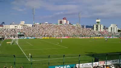 Estádio de futebol brasileiro visto de cima, representando a Série B do Campeonato Brasileiro