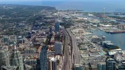 Gardiner Expressway in Toronto with traffic, aerial view by Ken Lund CC BY-SA 2.0