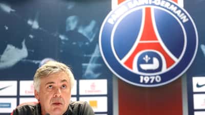Carlo Ancelotti orientando jogadores da seleção brasileira durante a Copa do Mundo 2026