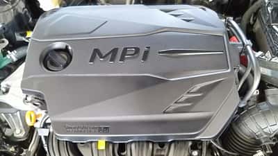 Motor de um Hyundai Sonata 2021 - vista do compartimento do motor