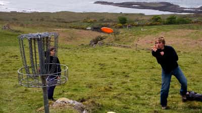 Niklas Anttila johtaa PDGA:n MM-turnausta Virginiassa: mitä frisbeegolf vaatii keholta?