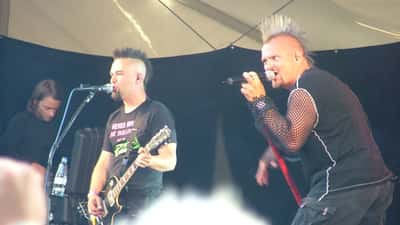 Klamydia-yhtye esiintymässä lavalla Kuopio Rockcock -festivaalilla