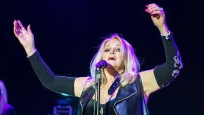 Bonnie Tyler bei einem Konzert 2016
