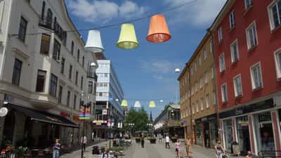 Södertäljes stadskärna med Storgatan i förgrunden