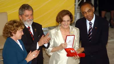 Laura Cardoso com Lula e Gilberto Gil: ícone da dramaturgia brasileira e o seu legado artístico