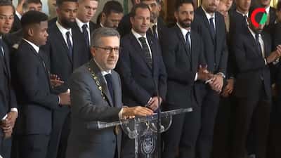 L'équipe du Sporting CP avec le maire Carlos Moedas, mai 2024