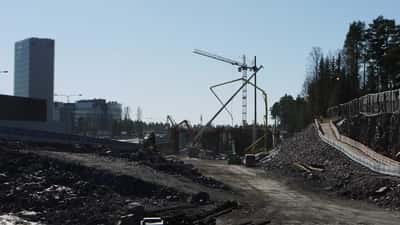 Tunnelkonstruktion för motorväg under byggnation i Norden