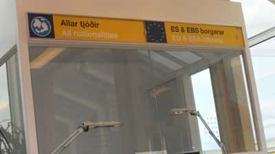 Poste de contrôle des douanes dans un aéroport