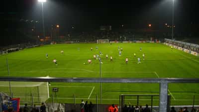 Match de football Angers SCO contre Le Havre AC au stade, supporters dans les tribunes pour la Ligue 1