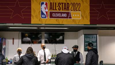 Jogo de basquetebol do NBA All-Star Game em grande arena norte-americana