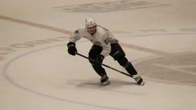 Cutter Gauthier i Anaheim Ducks-tröja under träningsscrimmage 2024