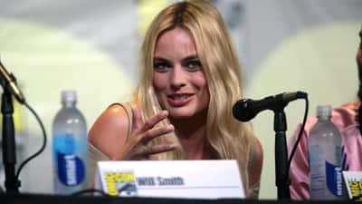 Margot Robbie en un evento de cine, fundadora de LuckyChap Entertainment productora internacional