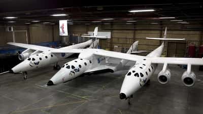 Virgin Galactic SpaceShipTwo and VMS Eve carrier aircraft in flight