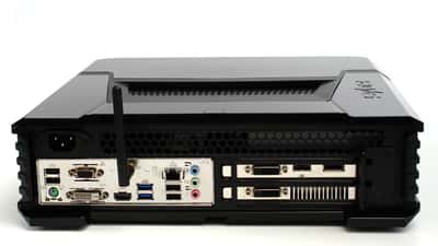 Console Steam Machine de Valve dans un salon avec téléviseur 4K
