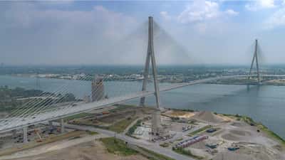 Pont Gordie Howe International Bridge Windsor Ontario juillet 2026, camions commerciaux en transit