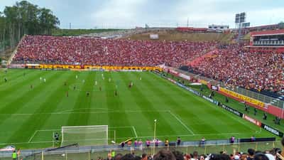Estádio Barradão em Salvador, casa do Esporte Clube Vitória, destino das caravanas de torcedores no Brasileirão 2026