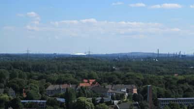 Blick auf die VELTINS-Arena in Gelsenkirchen aus der Vogelperspektive